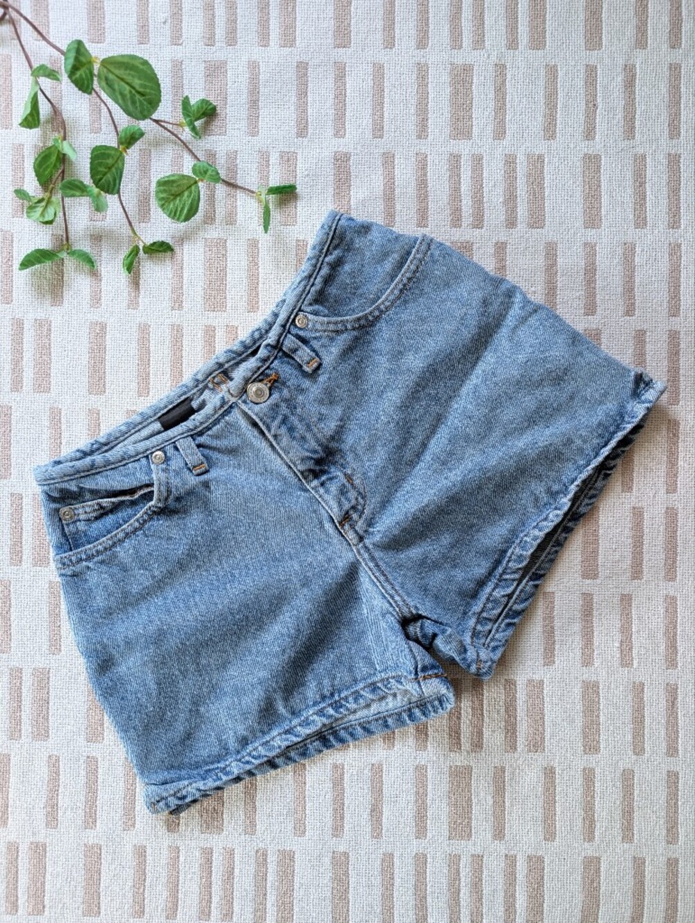 No Boundaries | Vintage | Y2K | Mid Rise Denim Short